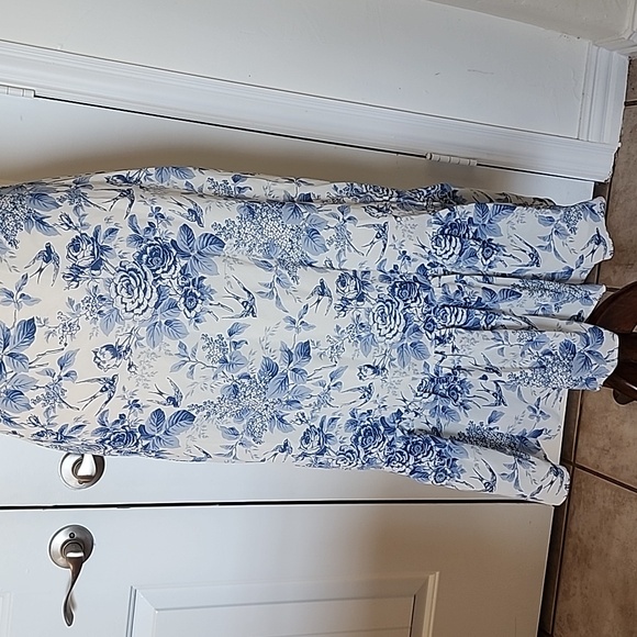 🔔 2/$35 Chic wish Swallow and Rose Printed Tie Strap Midi Dress - Picture 3 of 11